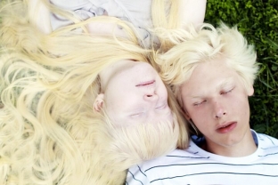 albinizm-pochemu-opasno-byt-beloj-voronoj